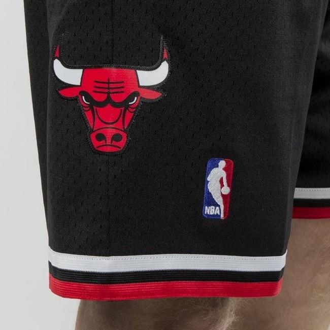 Mitchell & Ness NBA Chicago Bulls Swingman Shorts In Black