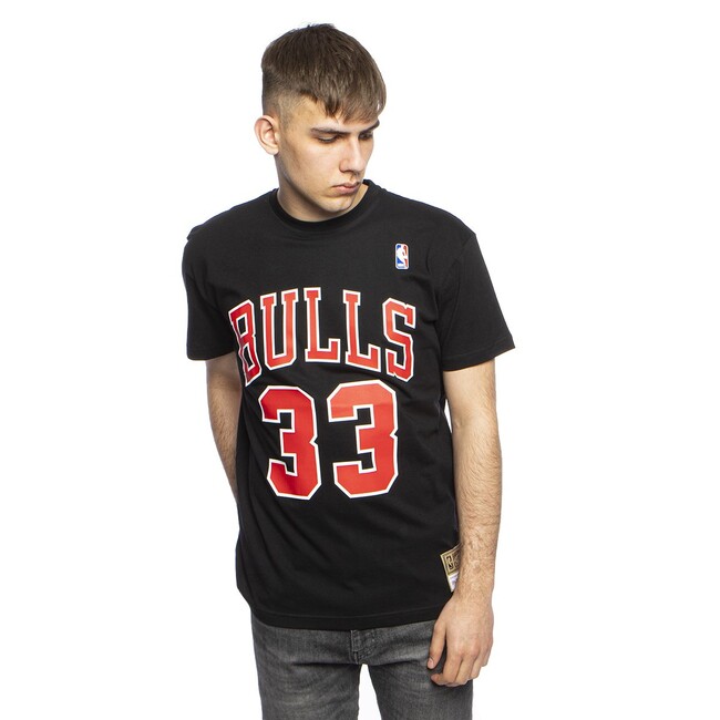 T-shirt Mitchell & Ness Chicago Bulls # 33 Scottie Pippen Name